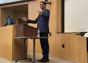 Dem rising star eyes Vance as key long-term threat: ‘Needs to be defeated’