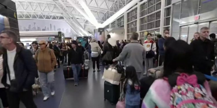 When will TSA lines go back to normal? Travelers may face delays for days or weeks